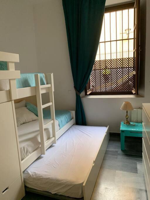 Beautiful Silent Apartment Private Parking Sevilla Exteriör bild