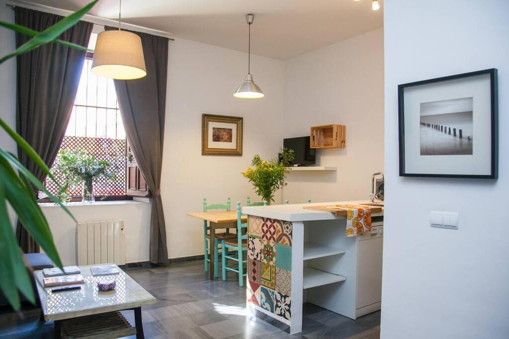 Beautiful Silent Apartment Private Parking Sevilla Exteriör bild